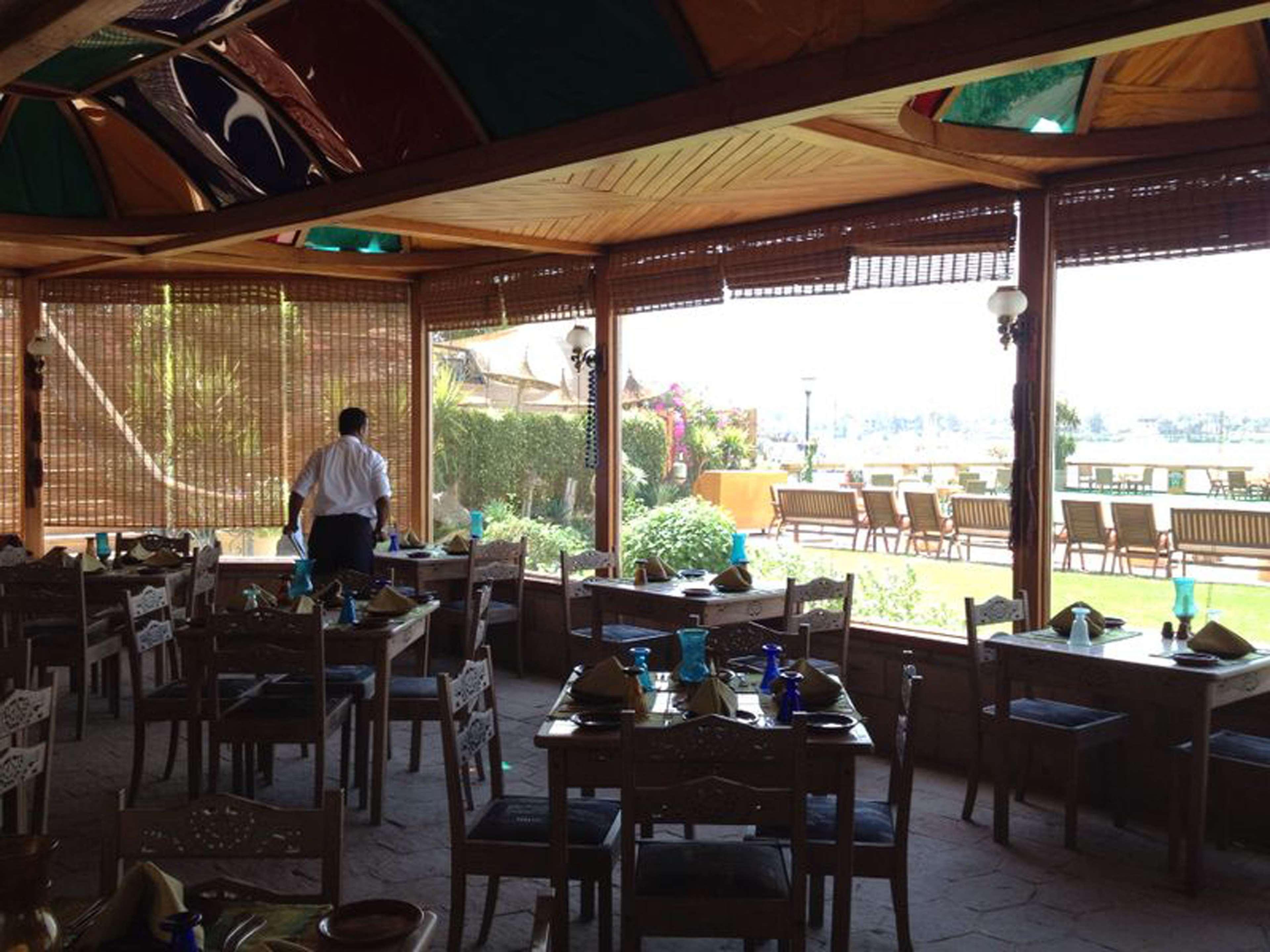 Sonesta St. George Hotel - Convention Center Luxor Esterno foto The restaurant