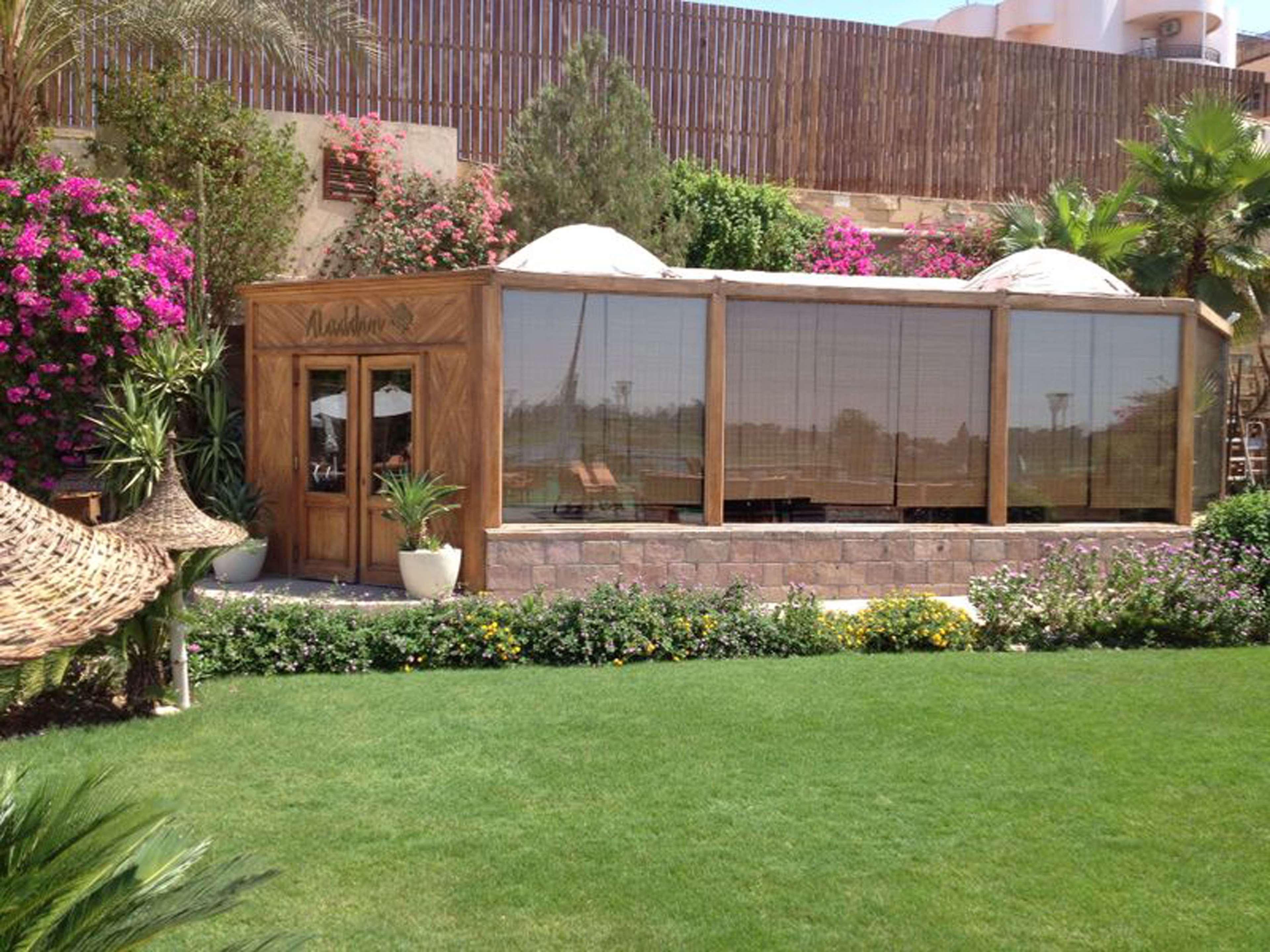 Sonesta St. George Hotel - Convention Center Luxor Esterno foto The new synagogue