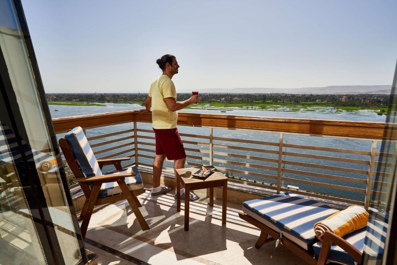 Sonesta St. George Hotel - Convention Center Luxor Esterno foto A balcony on a Nile cruise ship