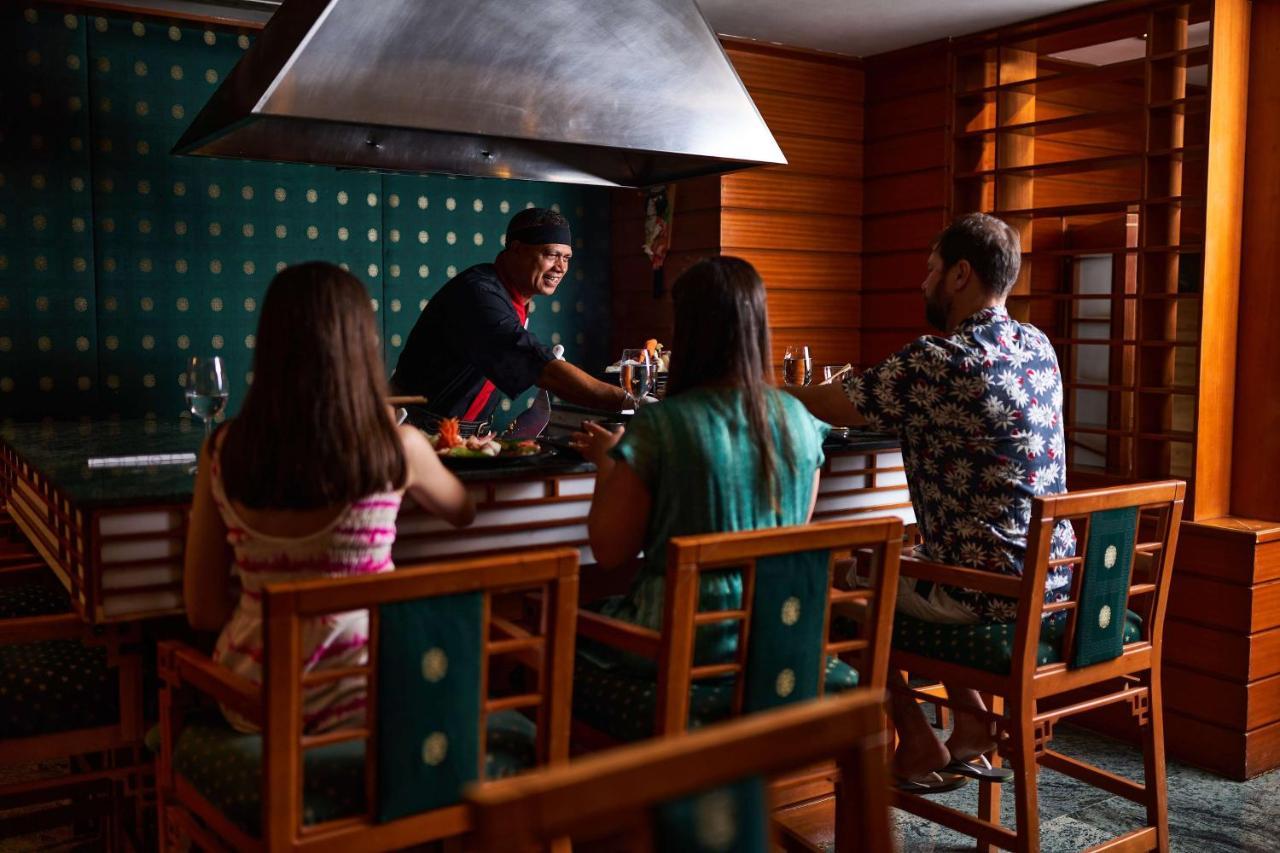 Sonesta St. George Hotel - Convention Center Luxor Esterno foto A sushi bar in Bali, Indonesia