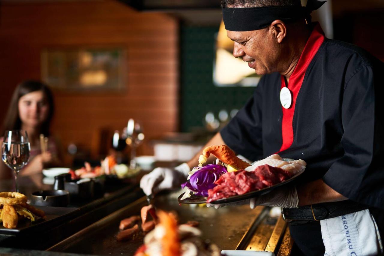 Sonesta St. George Hotel - Convention Center Luxor Esterno foto Chef preparing a meal