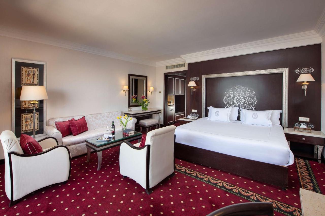 Sonesta St. George Hotel - Convention Center Luxor Esterno foto A suite at the hotel