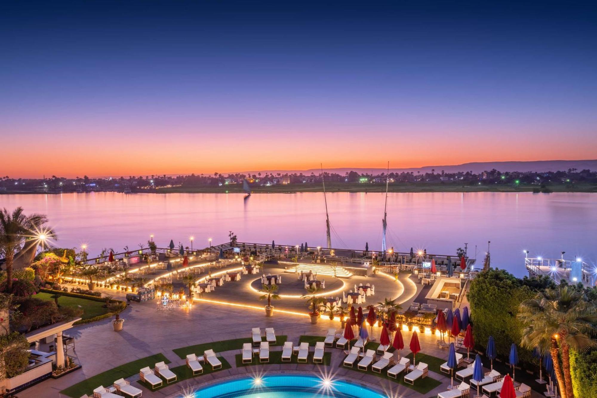 Sonesta St. George Hotel - Convention Center Luxor Esterno foto The Nile at sunset