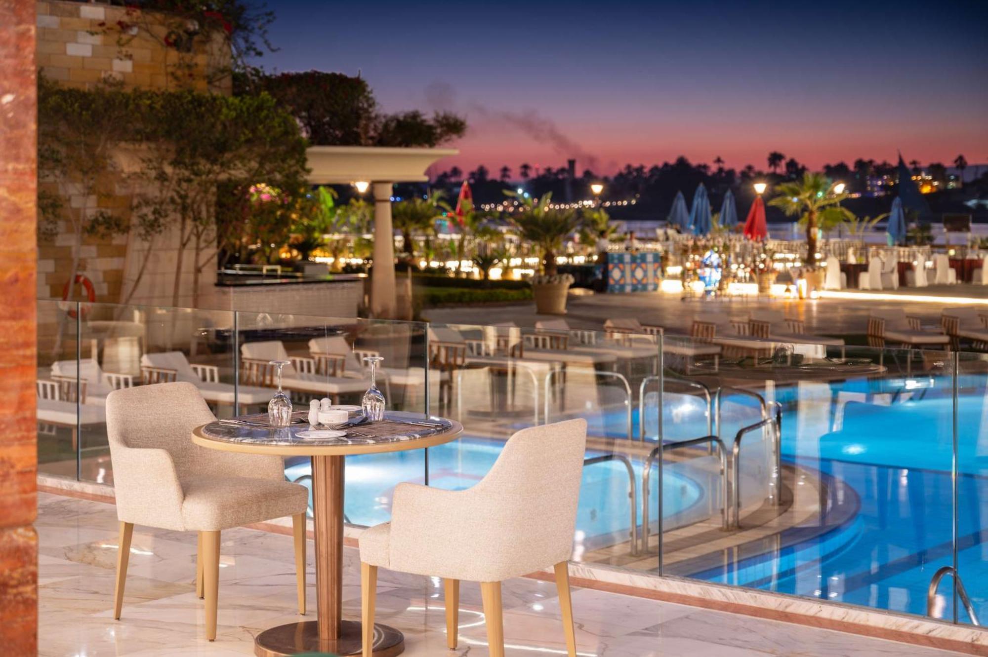 Sonesta St. George Hotel - Convention Center Luxor Esterno foto The pool at the Hilton Sharm El Sheikh