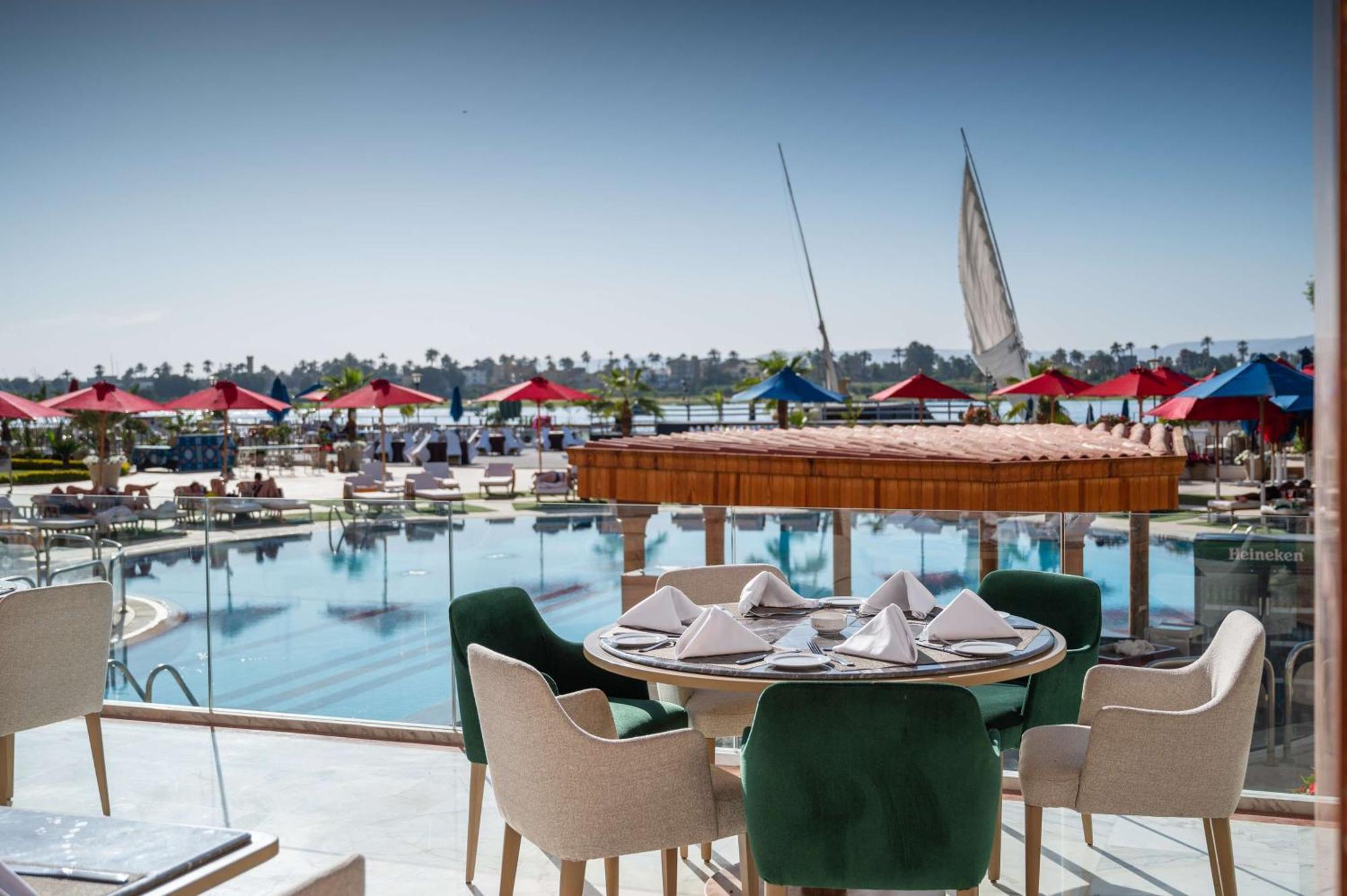 Sonesta St. George Hotel - Convention Center Luxor Esterno foto The Marina